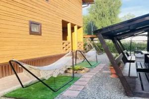 Uyut Guest House, Katun