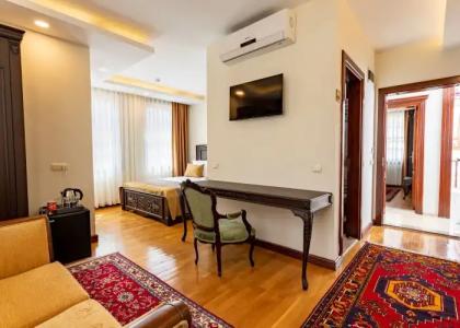 WOO Town Suites - 110