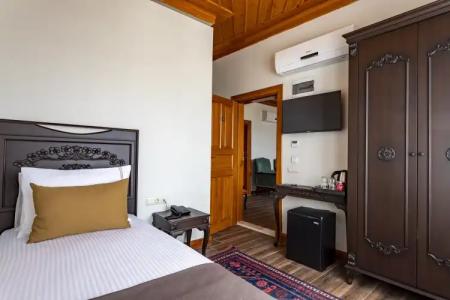WOO Town Suites - 103