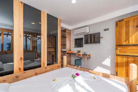 Castle Boutique - 42