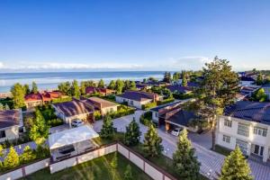 Apartamentyi Issyk Kul Costa Brava, Basteri