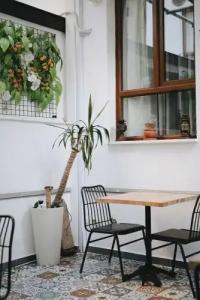 Lord Cafe & Bistro - 20