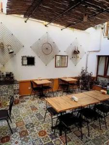 Lord Cafe & Bistro - 25