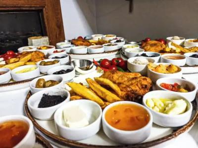 Lord Cafe & Bistro - 11