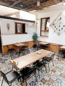 Lord Cafe & Bistro - 26