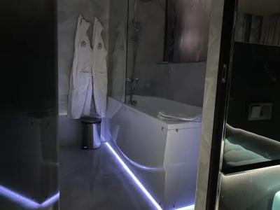 Restoranno-Gostinichny Kompleks Royal Park - 64