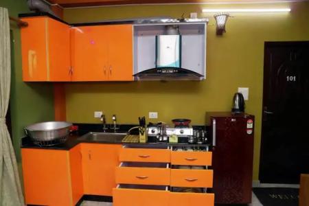 OYO 348 Park Treasure - 9