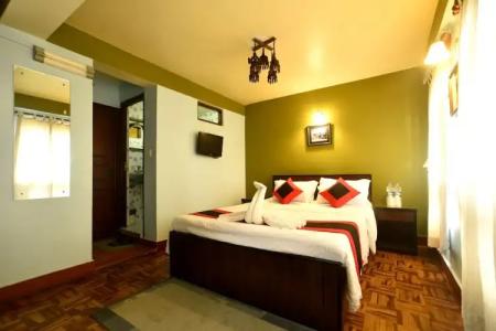 Vajra Guest House & Restaurant - 34