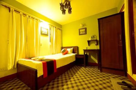 Vajra Guest House & Restaurant - 25