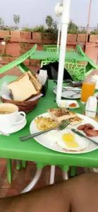 Vajra Guest House & Restaurant - 10