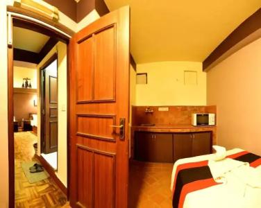 Vajra Guest House & Restaurant - 28