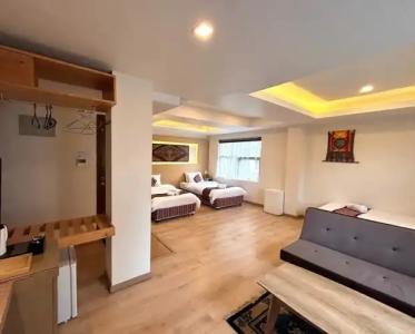 ViaVia Boutique - - 19