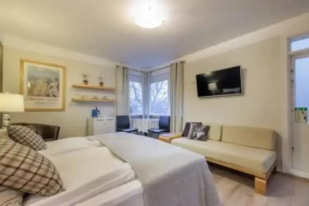 Snorri's Guesthouse - 32