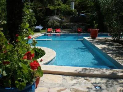Bakkhos Guesthouse - 13