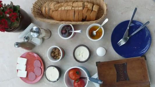 Bakkhos Guesthouse - 9