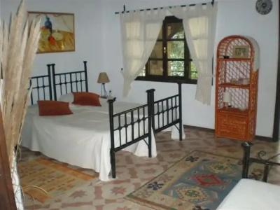 Bakkhos Guesthouse - 4