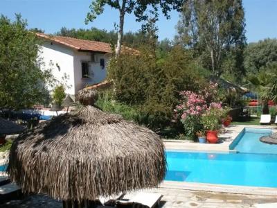 Bakkhos Guesthouse - 11