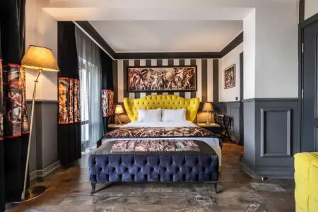 Art & Interiors - 34