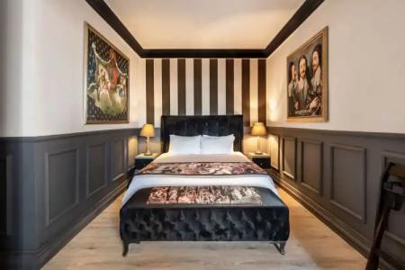 Art & Interiors - 25