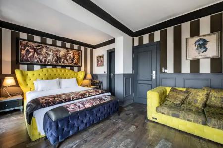 Art & Interiors - 32