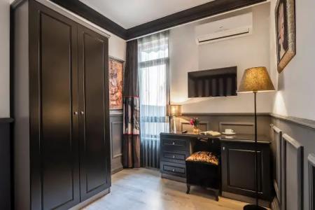 Art & Interiors - 28