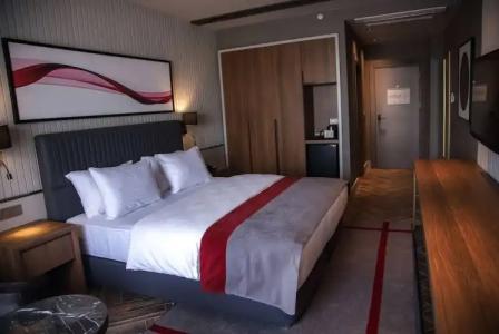 Ramada by Wyndham - 13