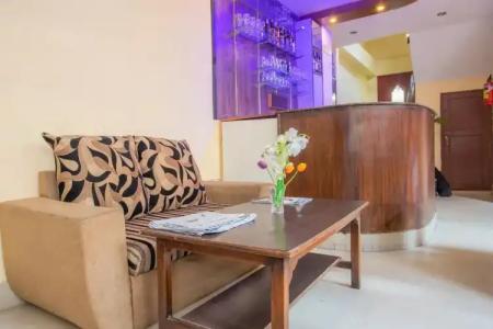 Traveler's Holiday Inn - 11