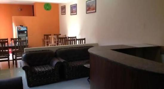 Traveler's Holiday Inn - 12