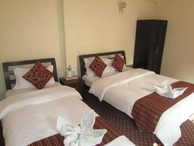 Traveler's Holiday Inn - 25