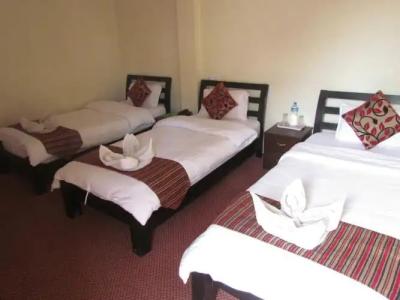 Traveler's Holiday Inn - 4