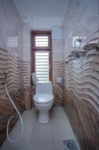 Traveler's Holiday Inn - 36