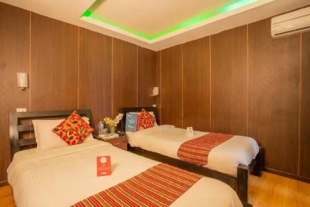 Traveler's Holiday Inn - 35