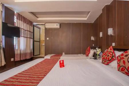 Traveler's Holiday Inn - 41