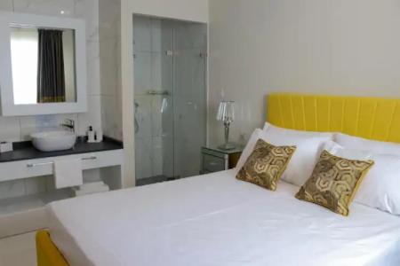 100 Boutique Living - 35