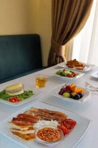 100 Boutique Living - 11