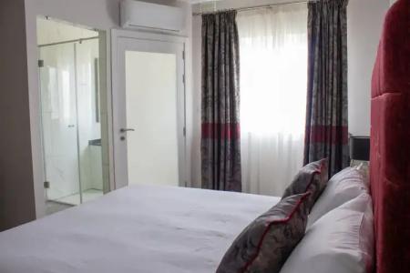 100 Boutique Living - 1