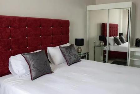 100 Boutique Living - 33