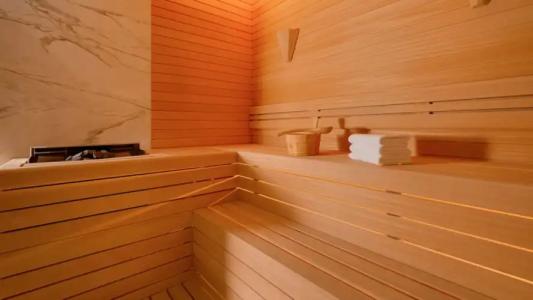 The Ritz-Carlton, - 100