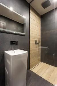 Abrazo Sofia by HMG - 85