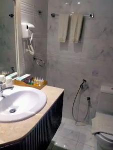 Al Salam Grand & Resort - 8