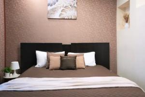 Barkhat Lodging House