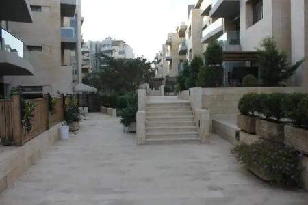 Modern Resort like with pool - 16