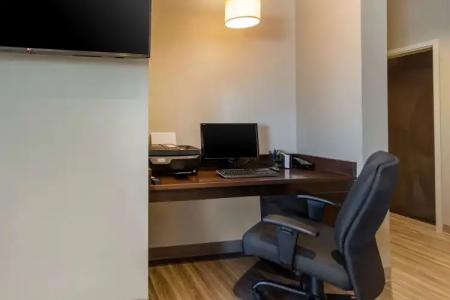 Sleep Inn & Suites Tampa South - 4