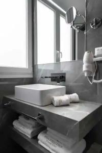 Praxitelous Luxury Suites - 34