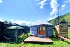 Altayskiy Glamping, Manzherok