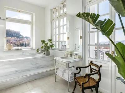 The Dolli at Acropolis, A to Live - 118