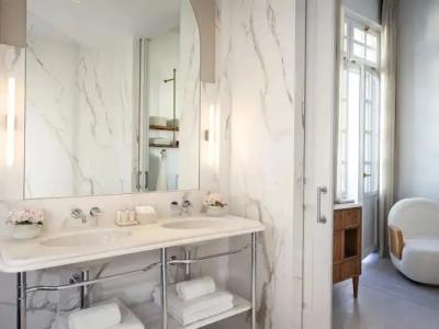 The Dolli at Acropolis, A to Live - 108