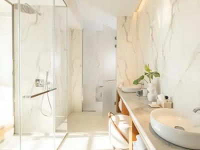 The Dolli at Acropolis, A to Live - 125