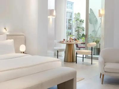 The Dolli at Acropolis, A to Live - 84