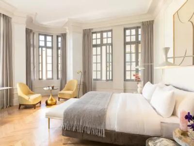 The Dolli at Acropolis, A to Live - 101